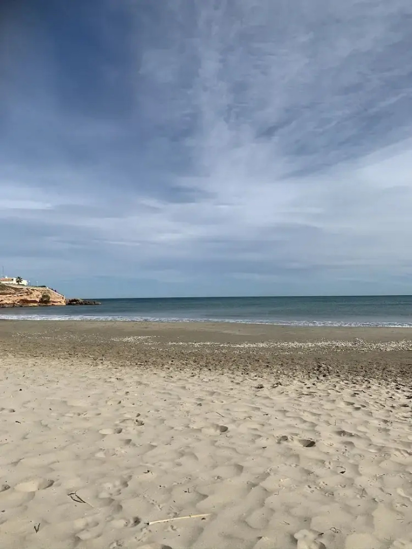 2-bed Apartment 10 min Drive to the Beach!