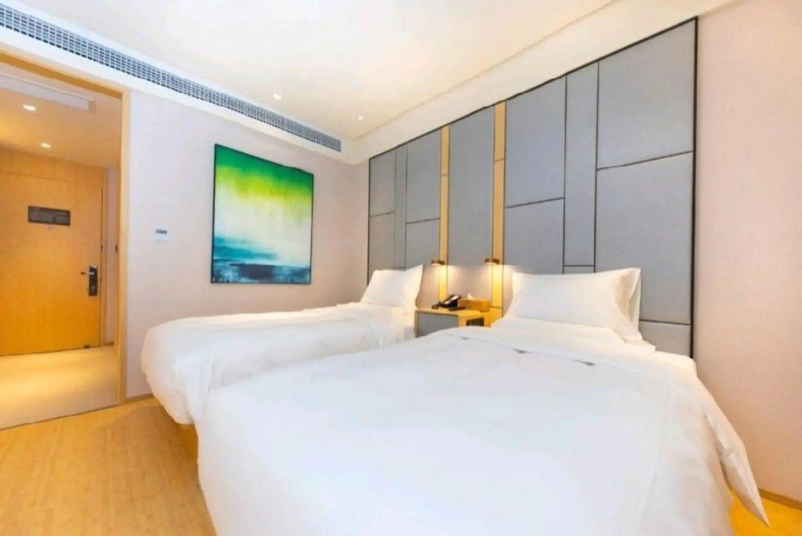 Ji Hotel (Zhenjiang Railway Station South Square)