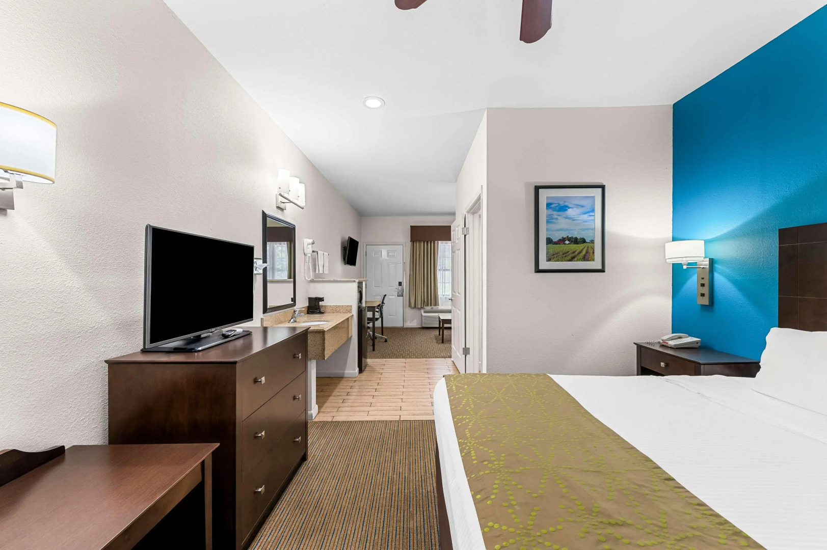 Best Western Delhi Inn