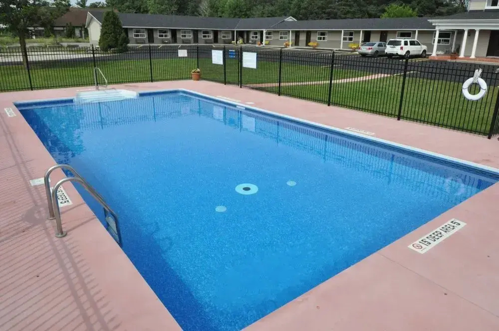 Colonial House Motor Inn