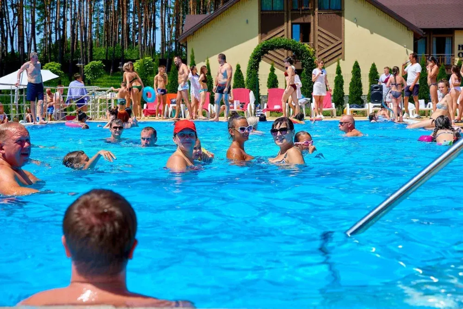 Отель «Кривое озеро»