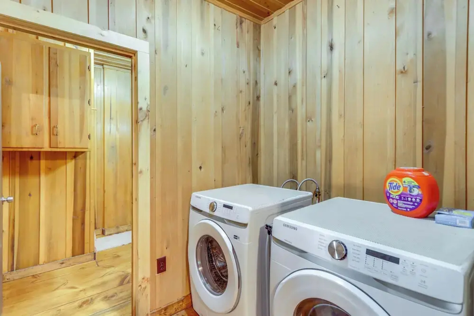 Wooded Blue Ridge Cabin: 2 Decks, Fire Pit!