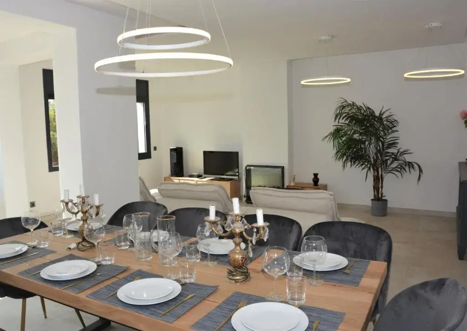 Villa Sitges Avril Renewd Agust 2021 High Design Confortable AC Calm Area