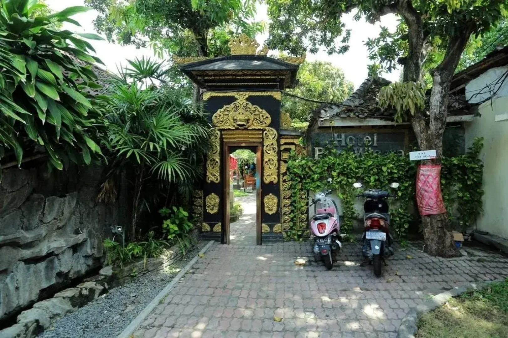 RedDoorz Near Double Six