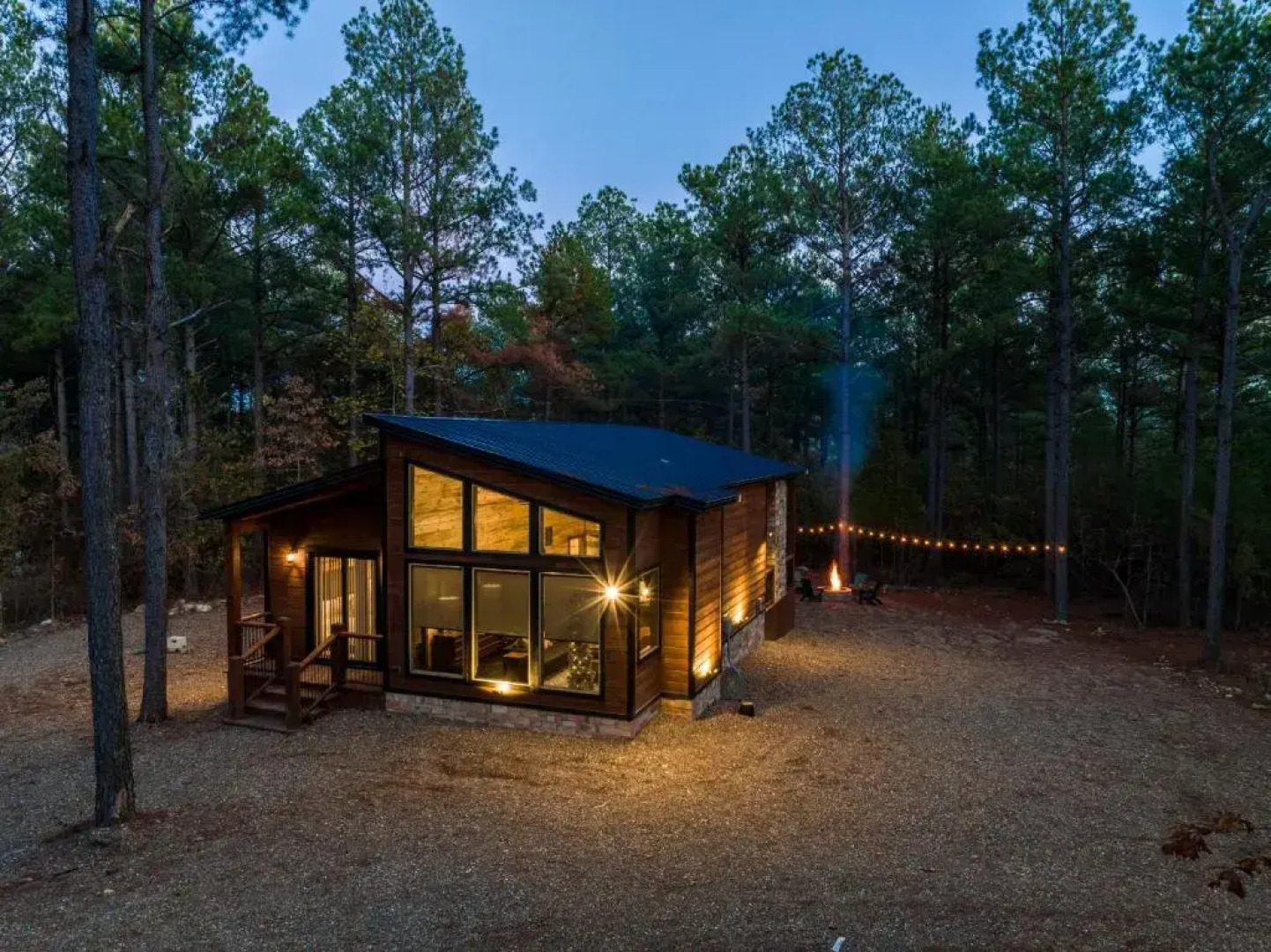 Vacana Offline Cabin, Covered Back Deck, HotTub, FirePit, Pet Friendly