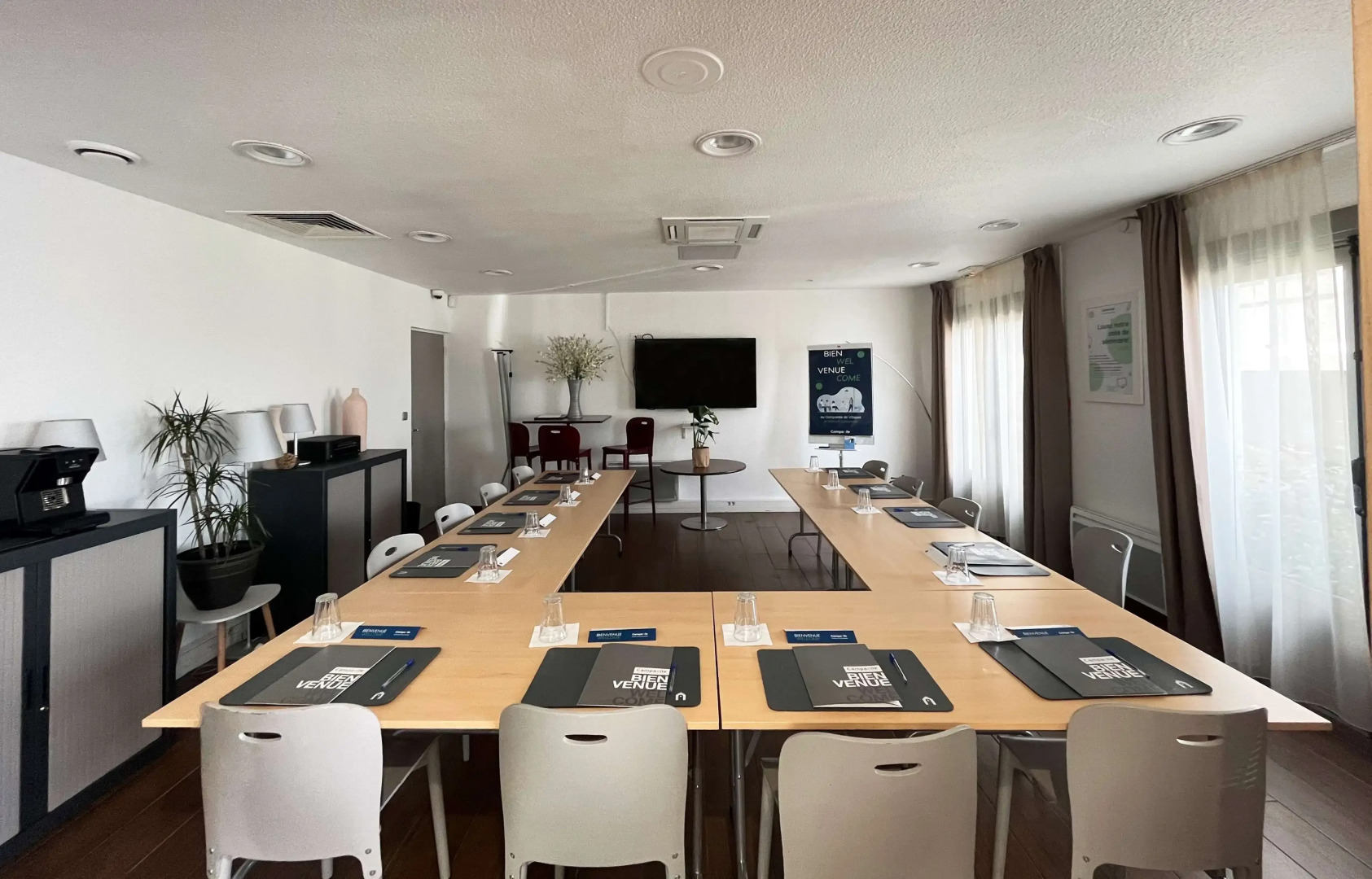 Campanile Villejust - ZA Courtaboeuf