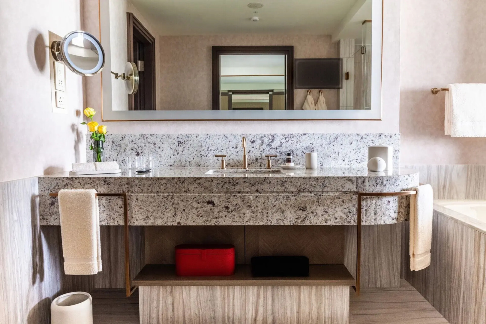 Отель Four Seasons Riyadh At Kingdom Center