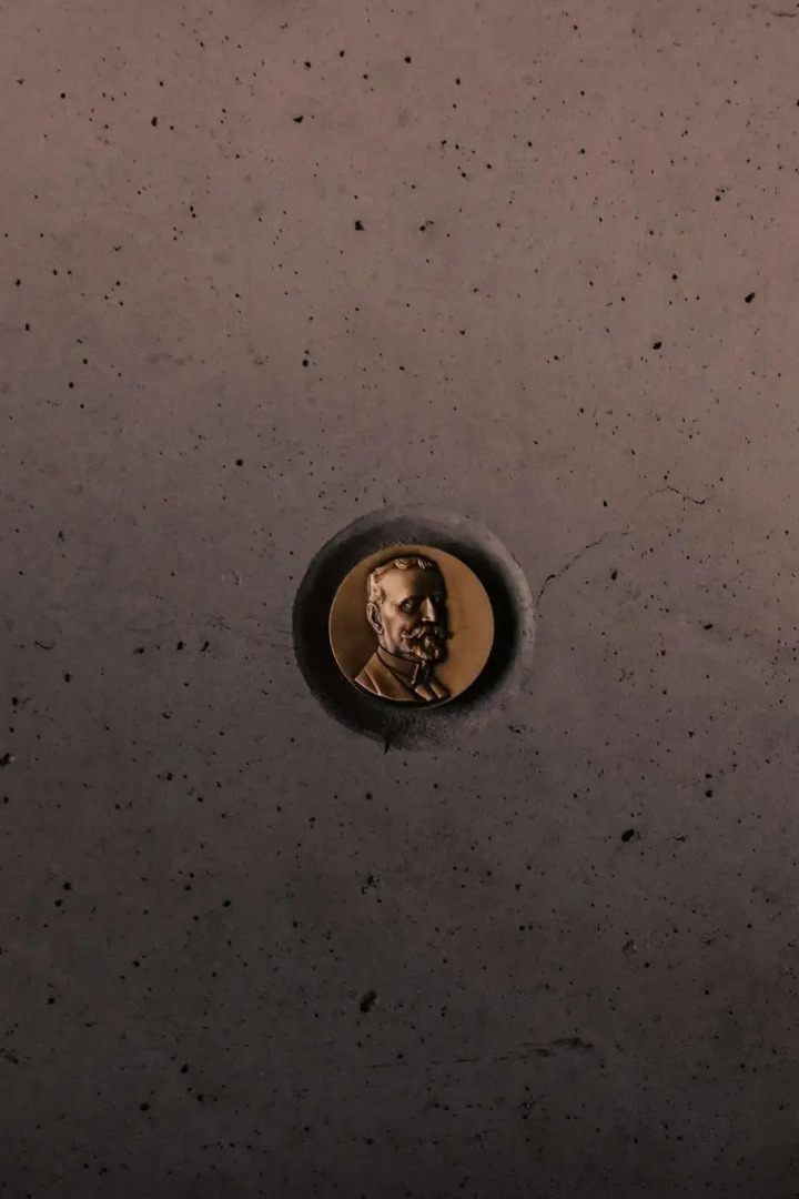 Maison Heler Metz, Curio Collection By Hilton