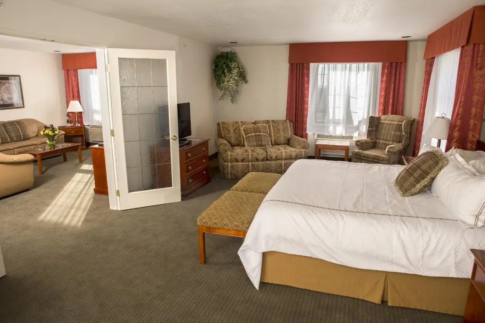 Service Plus Inn and Suites - Grande Prairie