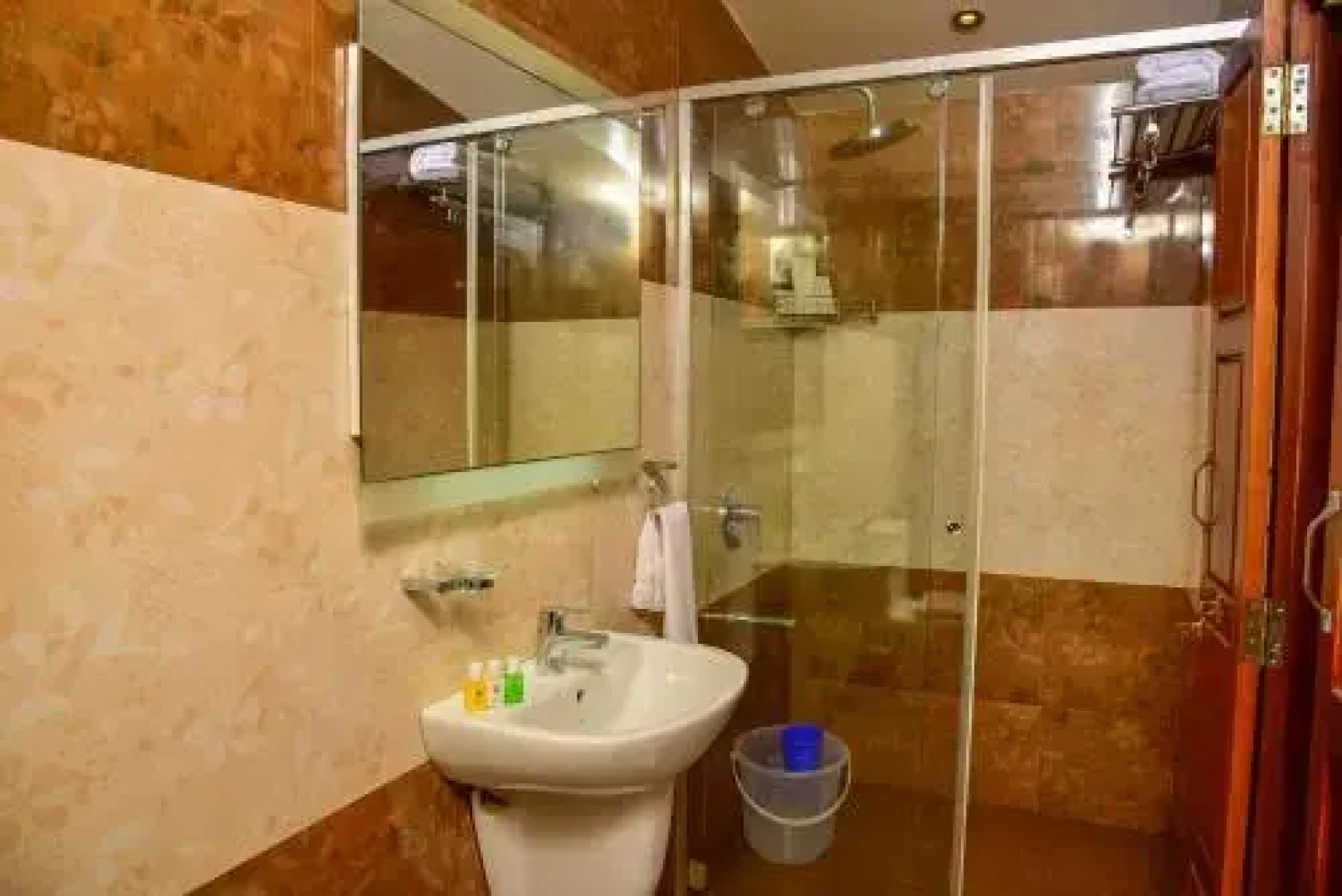 Abad Premium House Boat