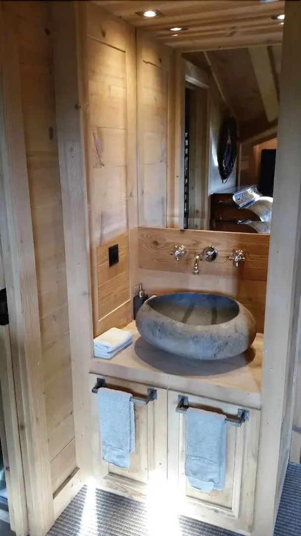 Luxurious Chalet with Hot Tub