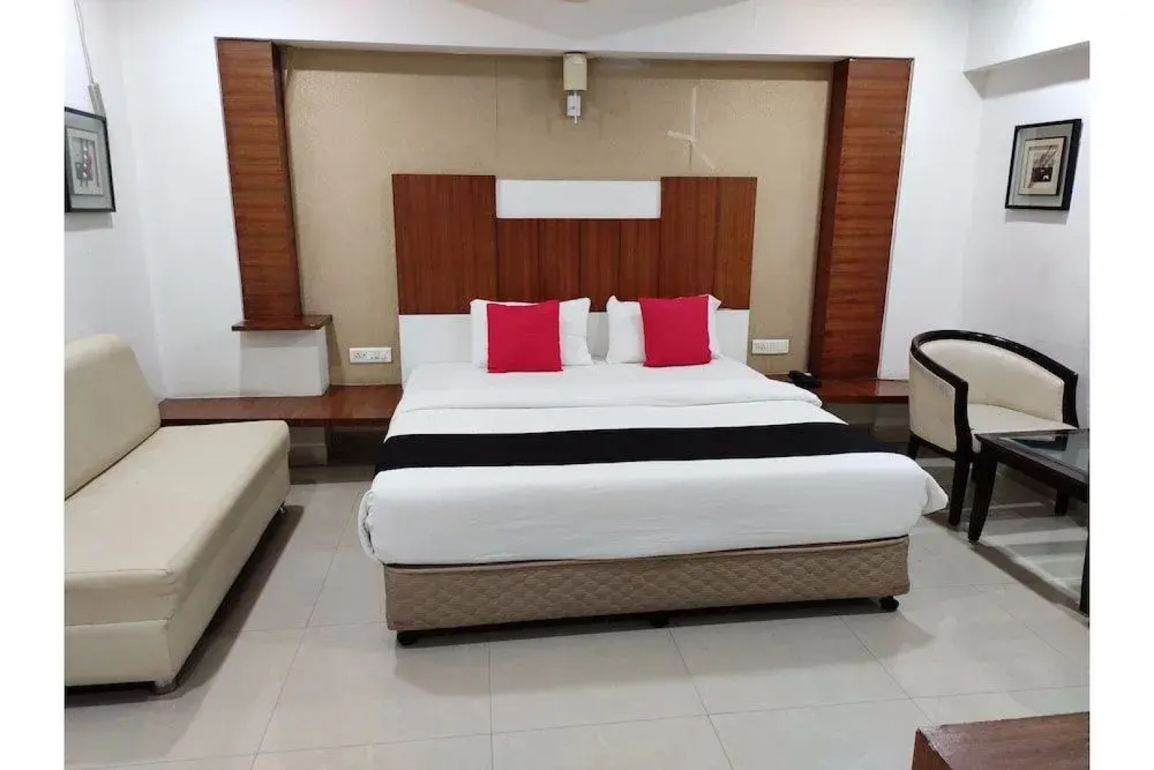 Capital O 44963 Landmark Residency