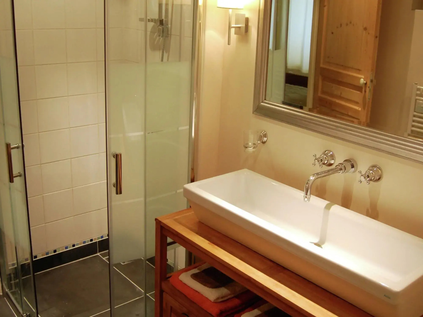 Lovely Country Cottage in Valreas with Swimming Pool