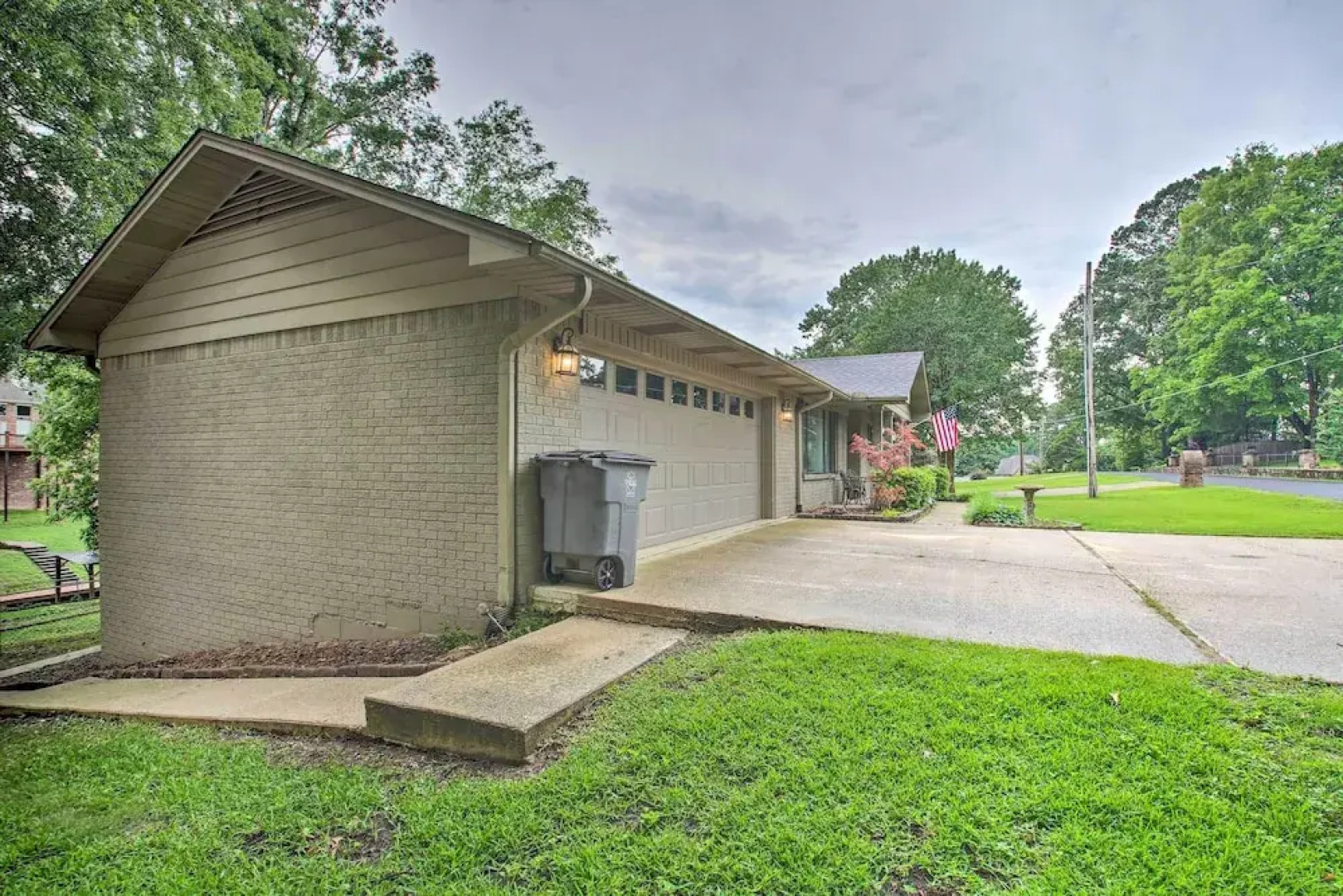 Waterfront Retreat w/ Boat Dock in Hot Springs!