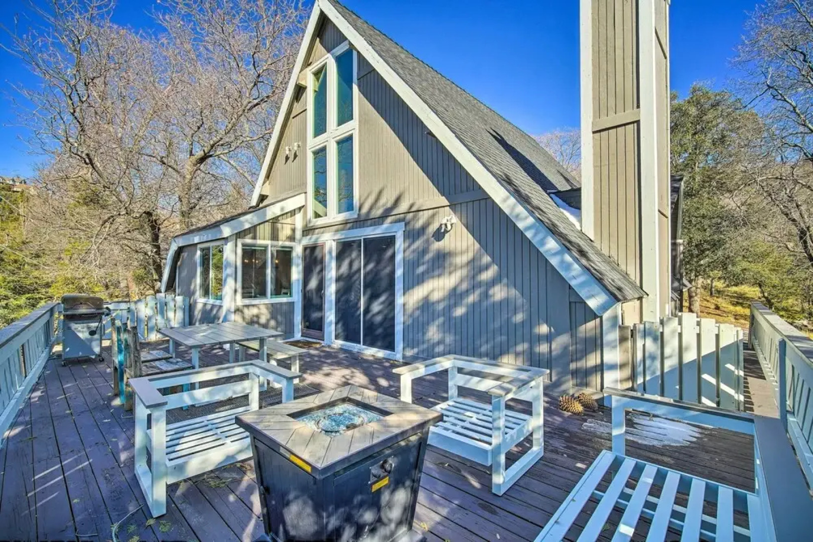 Lake Arrowhead Cabin w/ Balcony, Near Trails