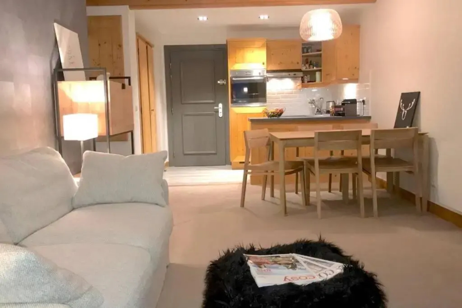 LE CRYTAL 1950 - ARC 1950 Luxury Renovated Premium Apartment - 2 Bedrooms