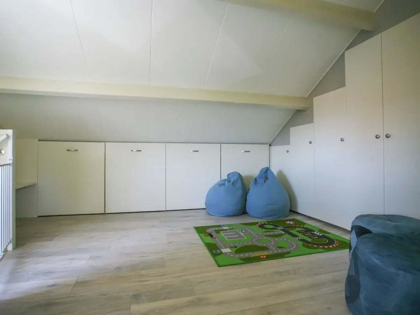 Spacious and Comfortable Holiday Home in Modernised Drive-in House