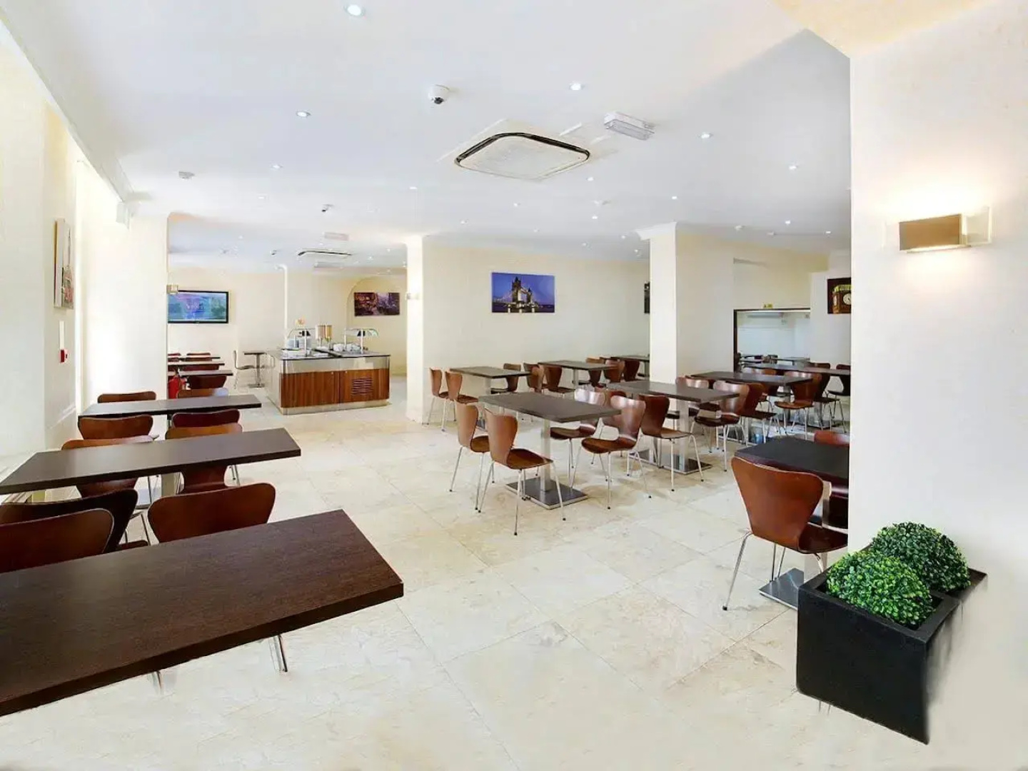 Queens Park Hotel