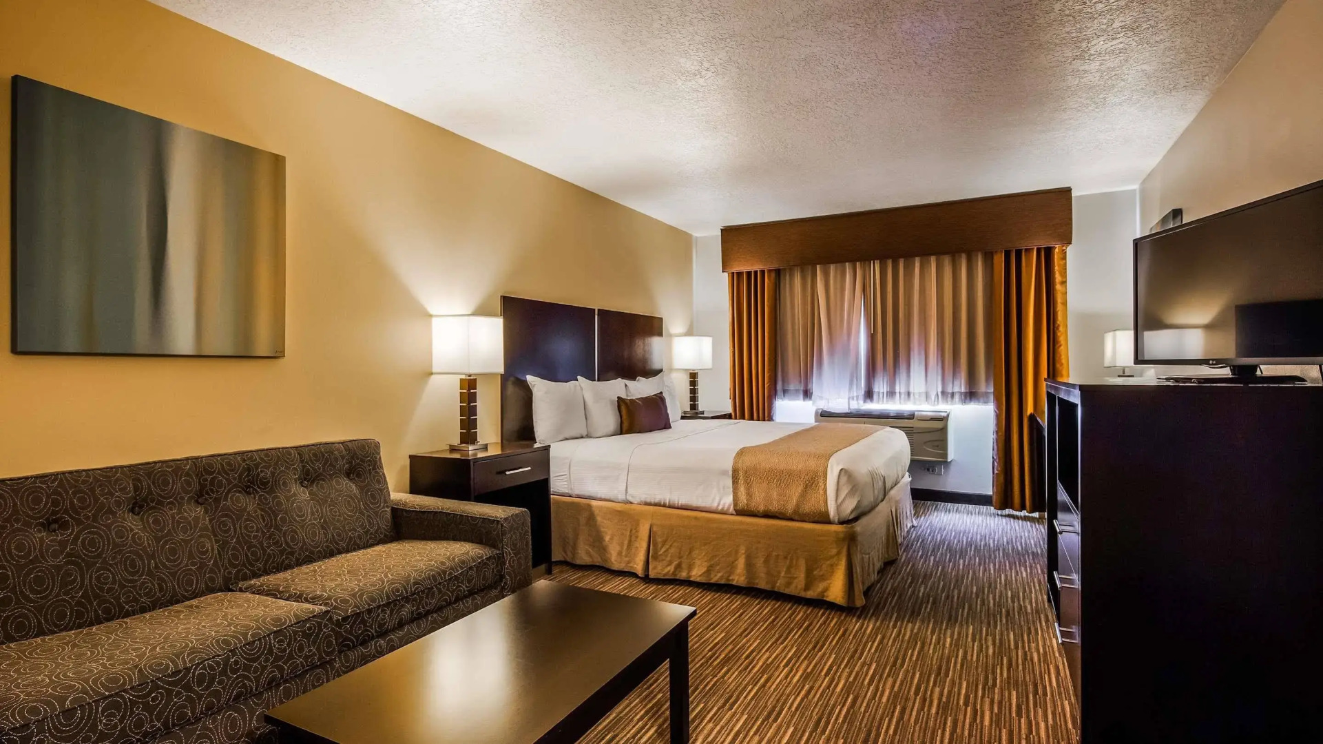 Best Western Plus The Four Corners Inn