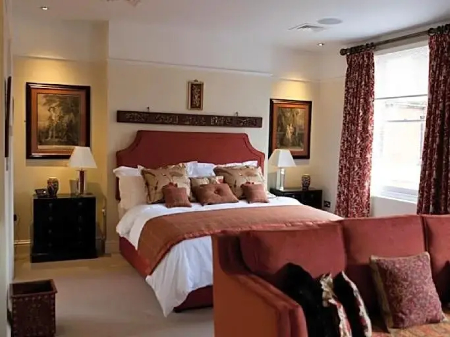 Gilbey's Bar & Restaurant