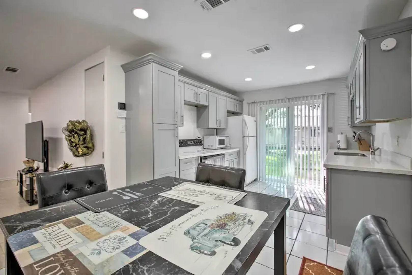 New! Laplace Townhome, 9 Mi to Lake Pontchartrain!