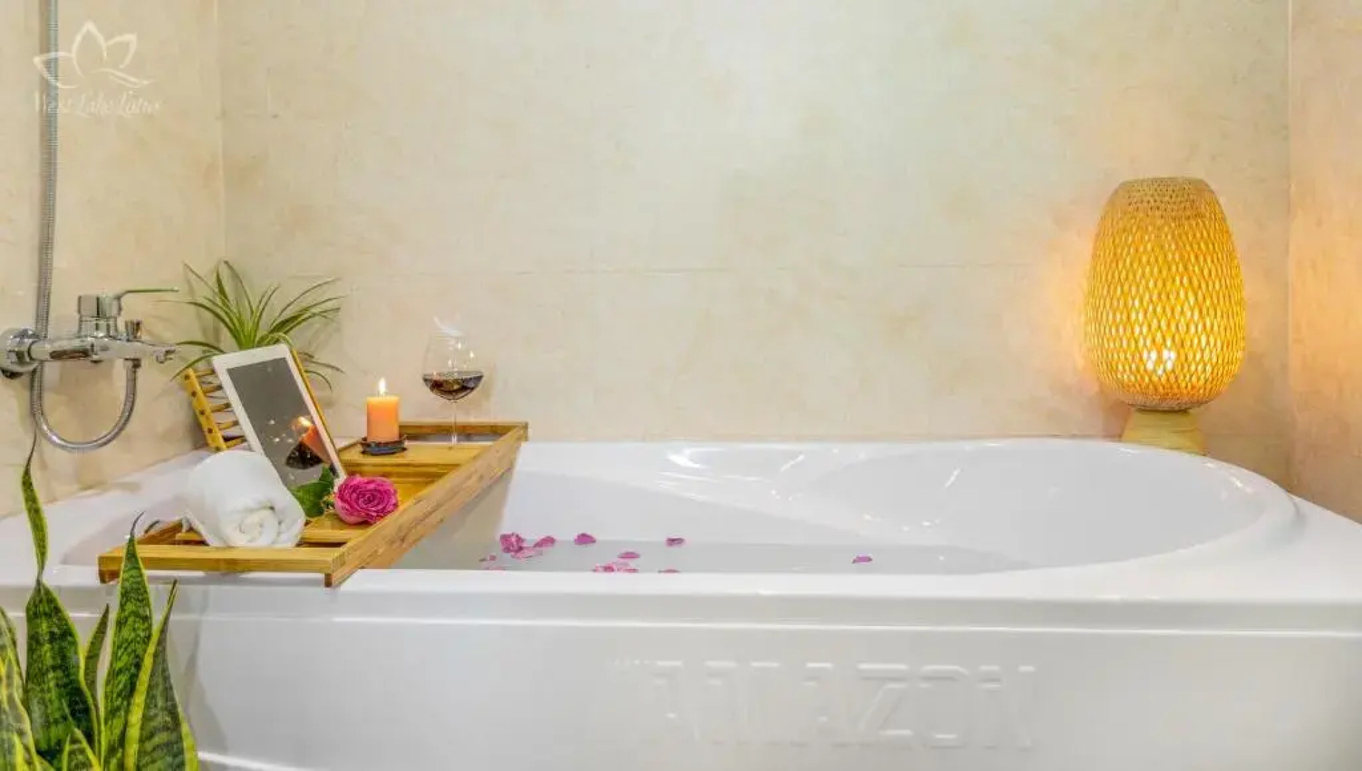 The Lakeview - West Lake Lotus Apartments