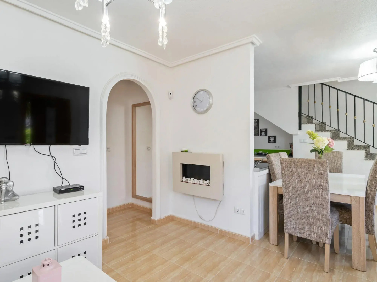 Inviting holiday home in Lo Crispin with shared pool