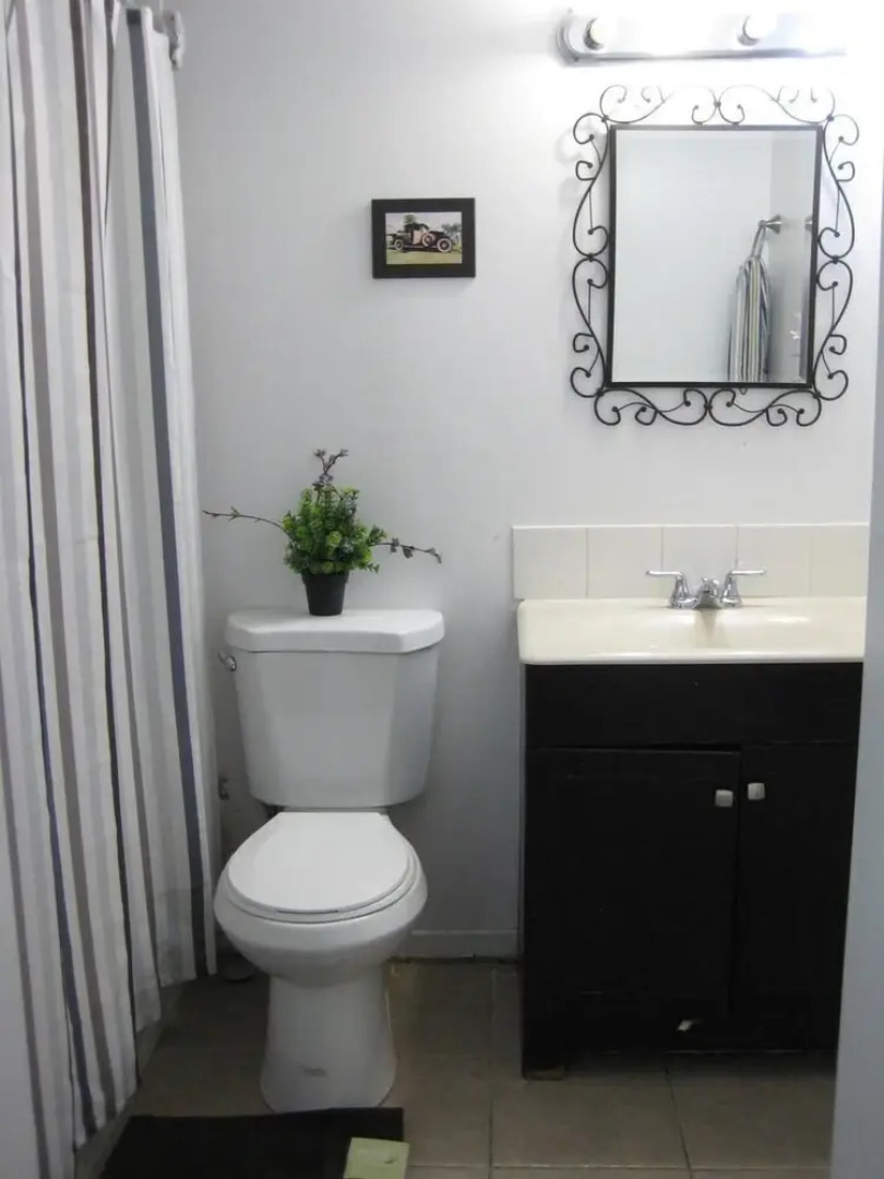 Adib Apartments - 1530 Gilles St, Unit 4 (Basement)