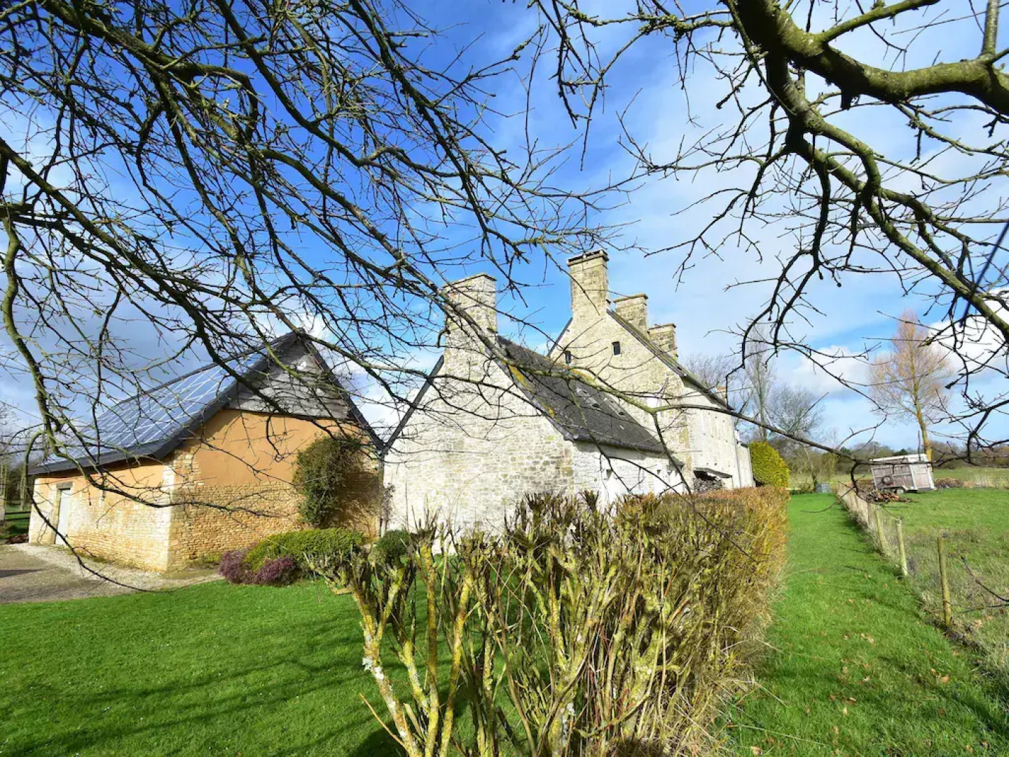 Beautiful Holiday Home with Courtyard in Appeville