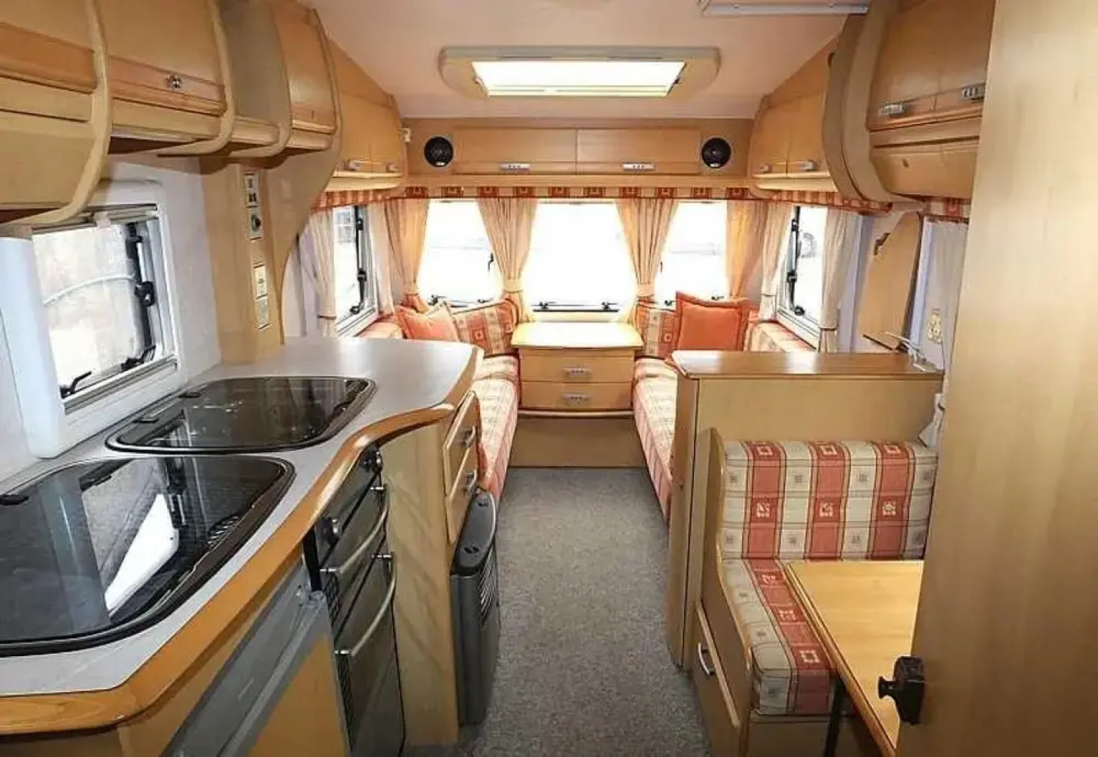 Stayzo Airy Touring Caravan With Built in Heater and Free Wi-fi Located in the Chiltern Hills