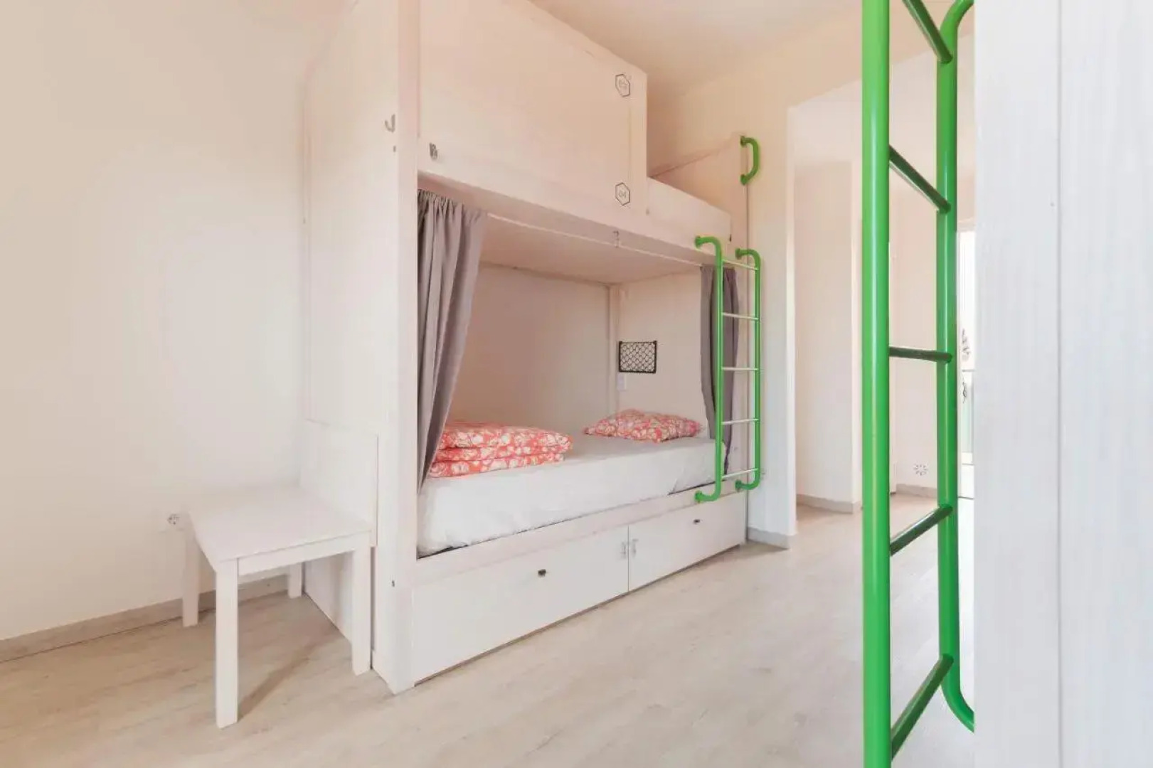 Хостел WOT Ericeira Surf Social