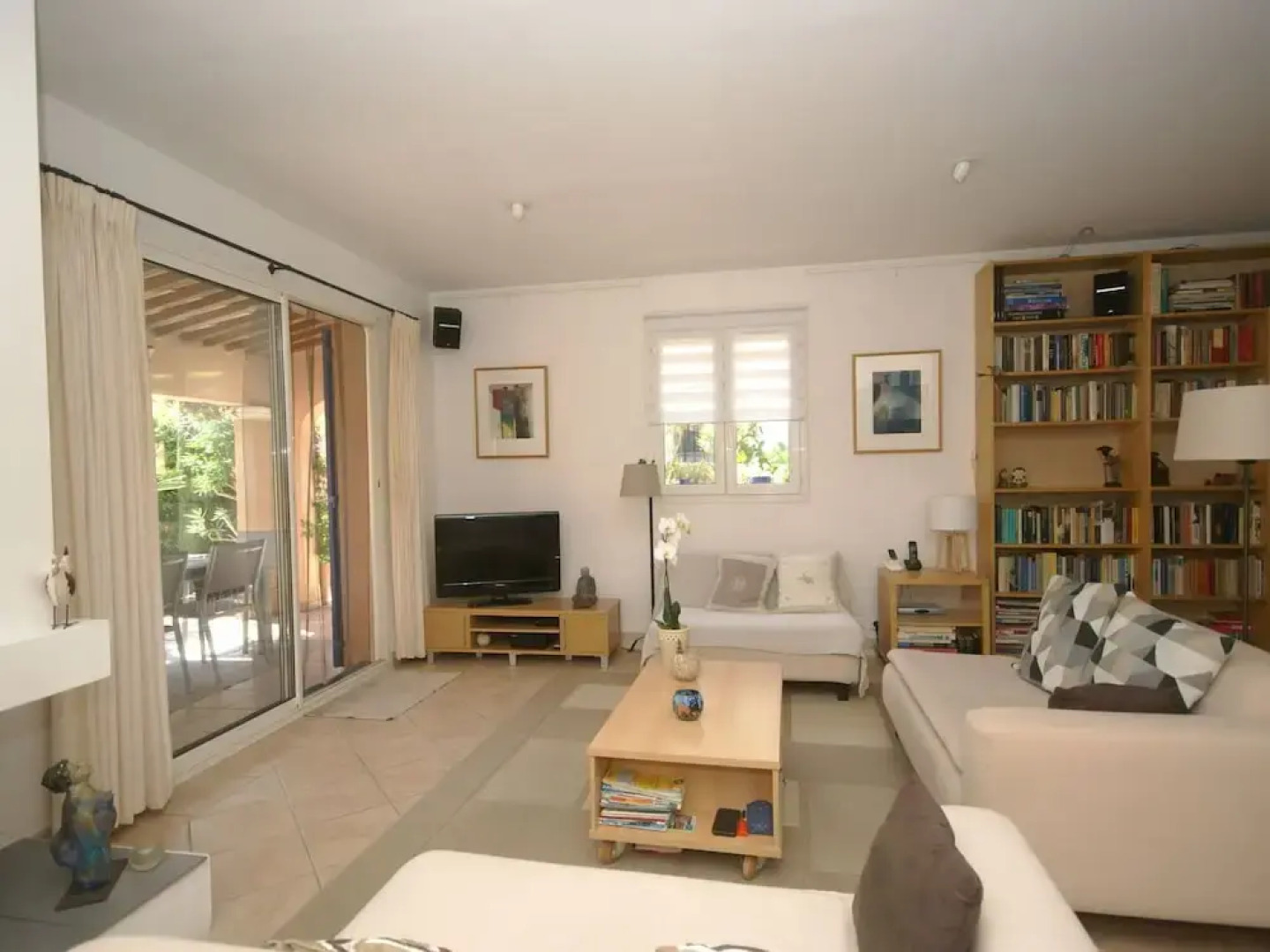 Beautiful Villa With Private Pool, Lovely Terraces, Privacy and Near St. Tropez