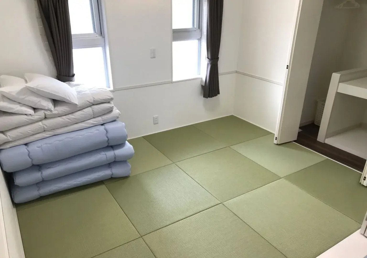 Resort Class Inn Onna