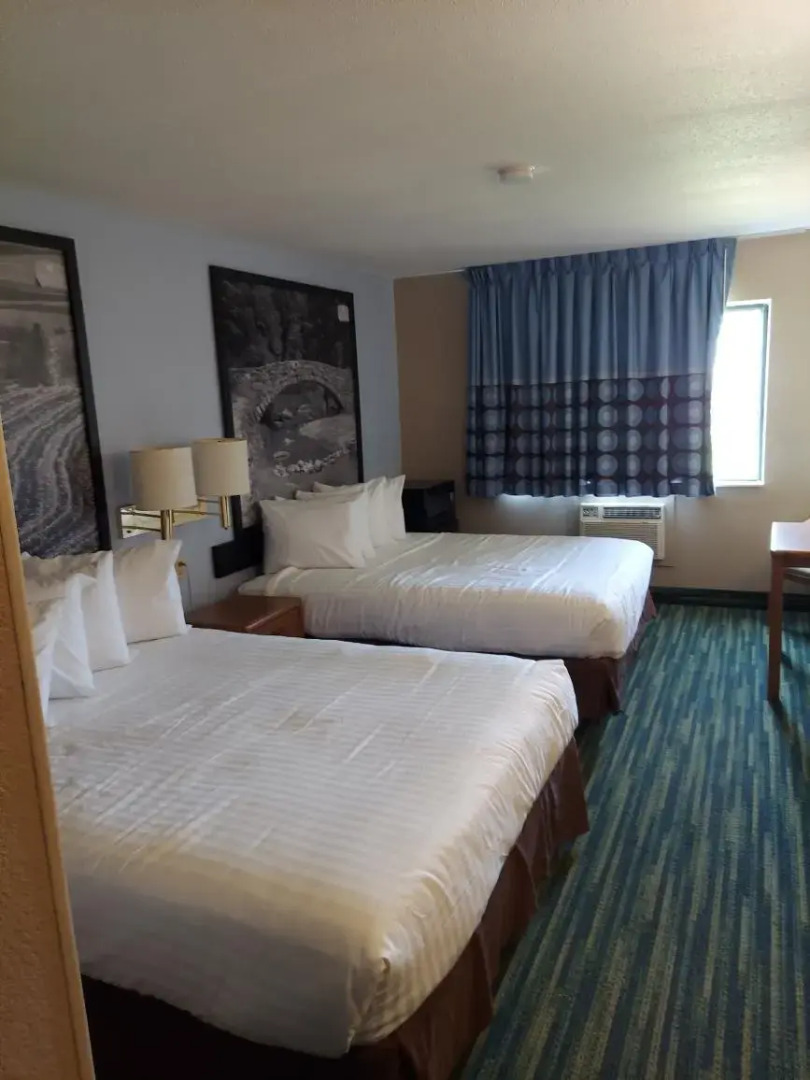 Boarders Inn & Suites by Cobblestone Hotels - Waterloo/Cedar Falls
