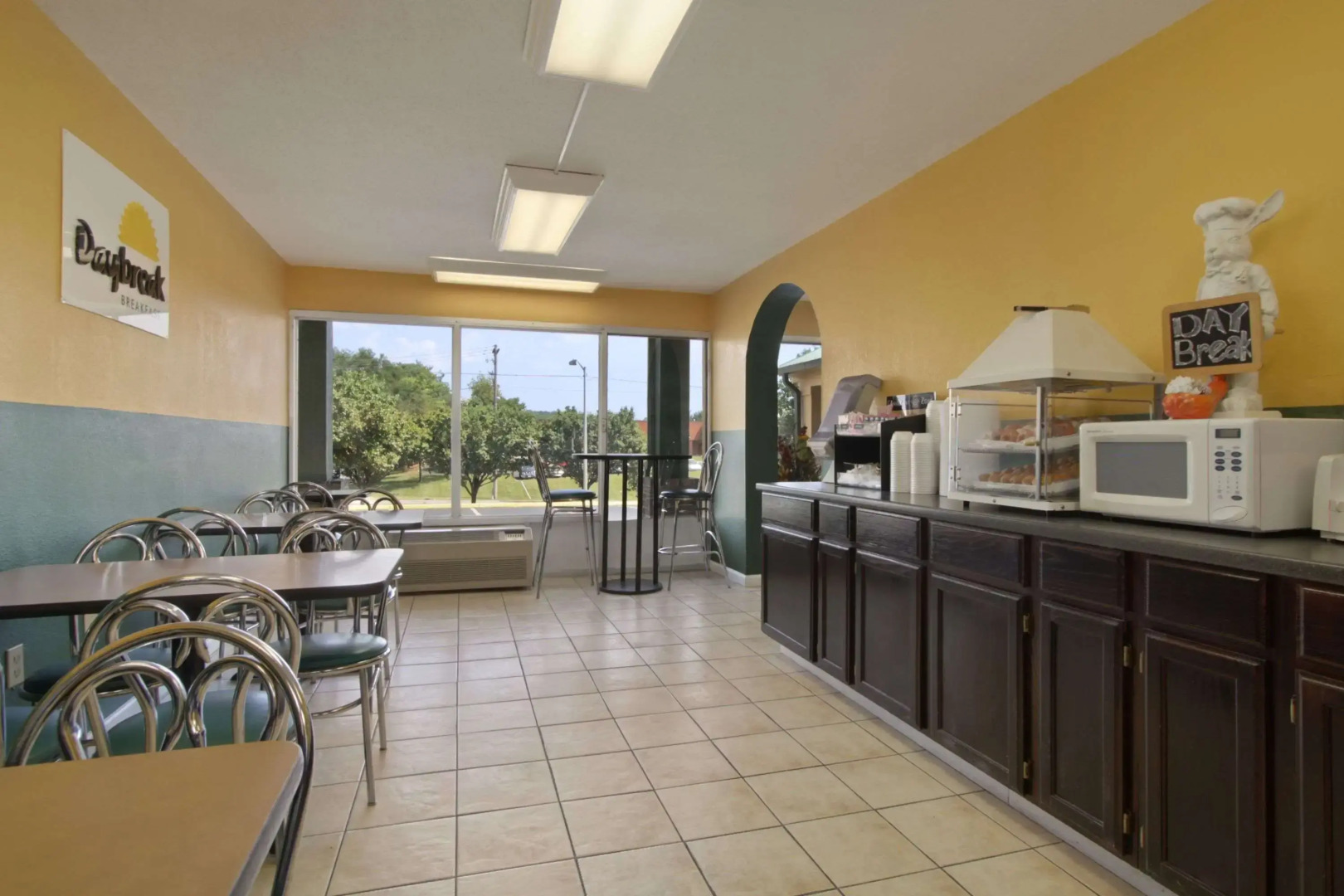 Days Inn by Wyndham Roanoke Civic Center