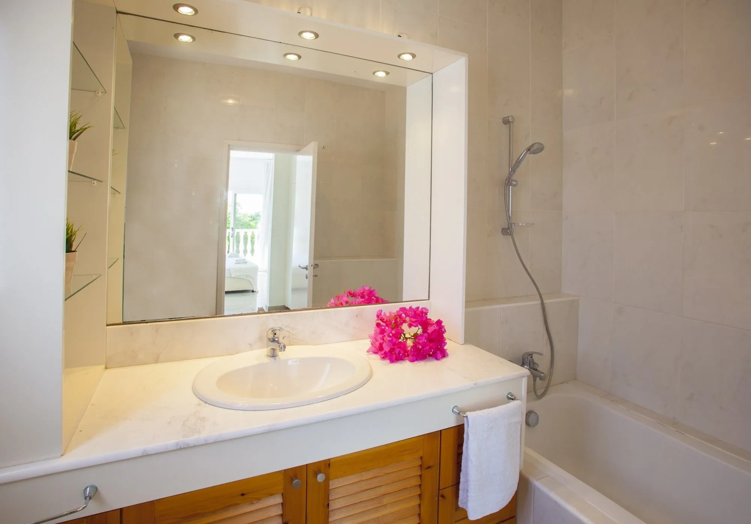 Sunset Beachfront Villa Meneou