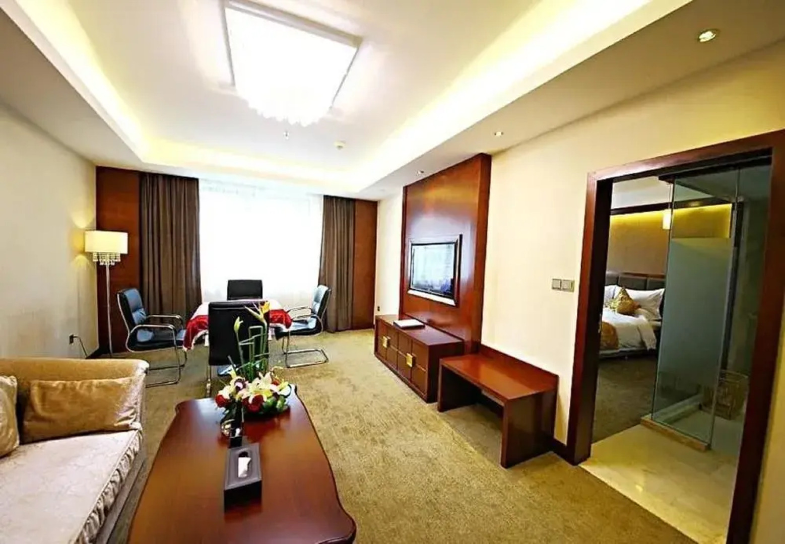 Vienna Hotel (Guiyang Fountain Subway Station Yangmingci Subway Station)