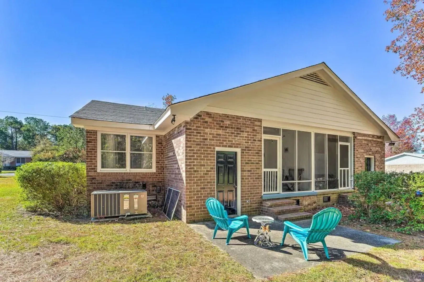 Charming Wilmington Home w/ Screened-in Porch