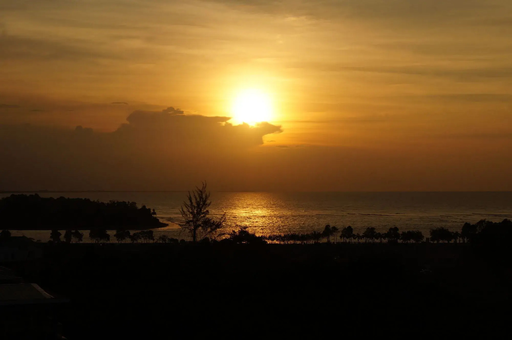 Greens Hotel & Suites