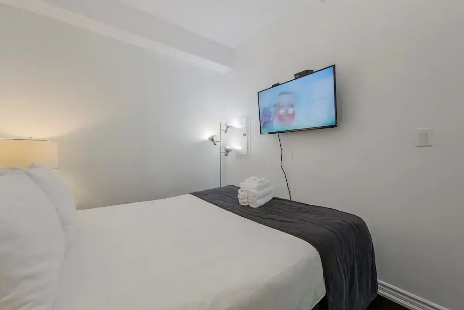 Atlas Suites - Bay & College