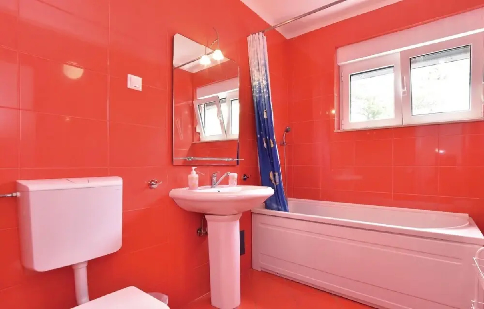 Awesome Home in Duce With Wifi and 9 Bedrooms