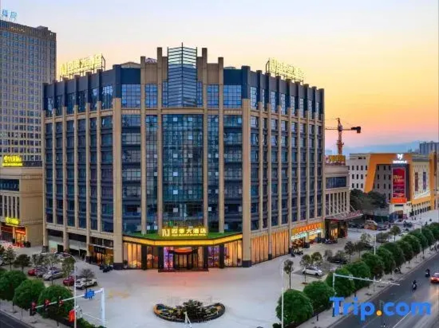 Four Seasons Hotel (Baise Dream Island Shopping Plaza)