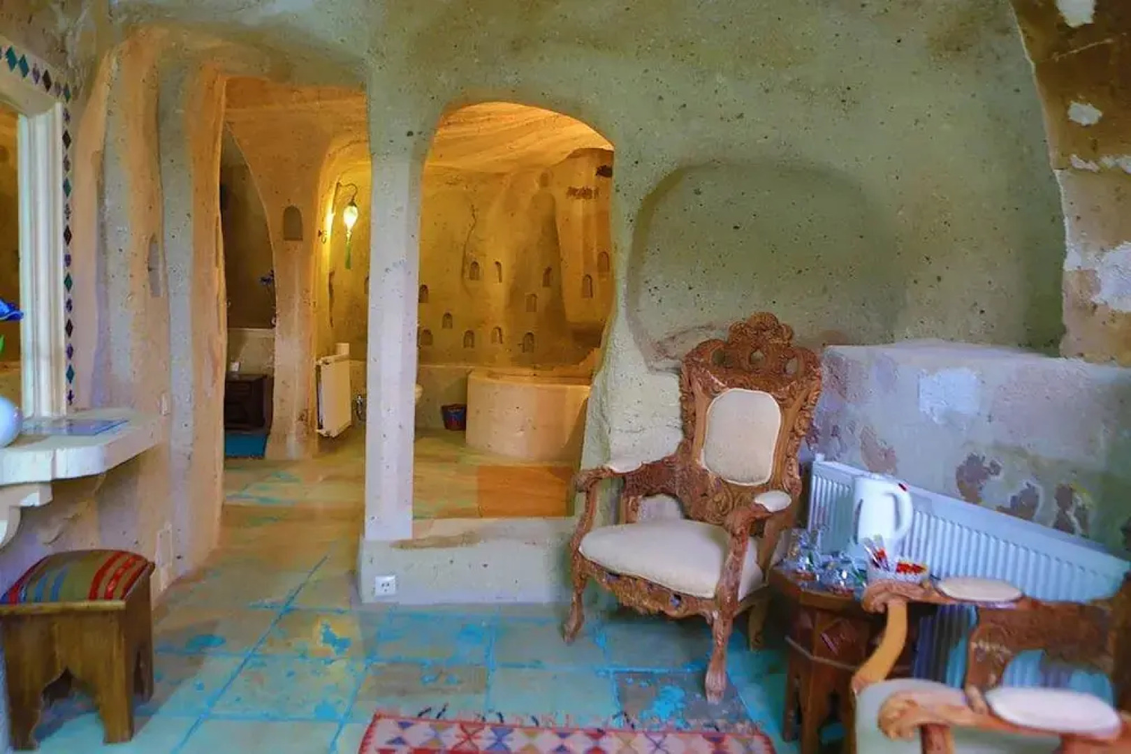 Blue Valley Cave Hotel