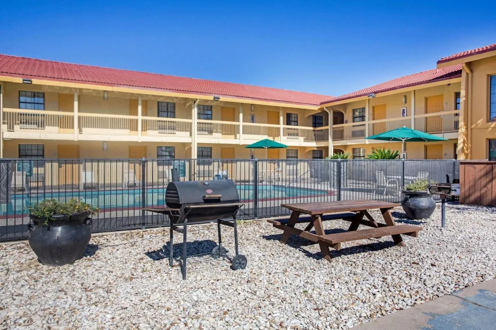 Super 8 by Wyndham Eagle Pass