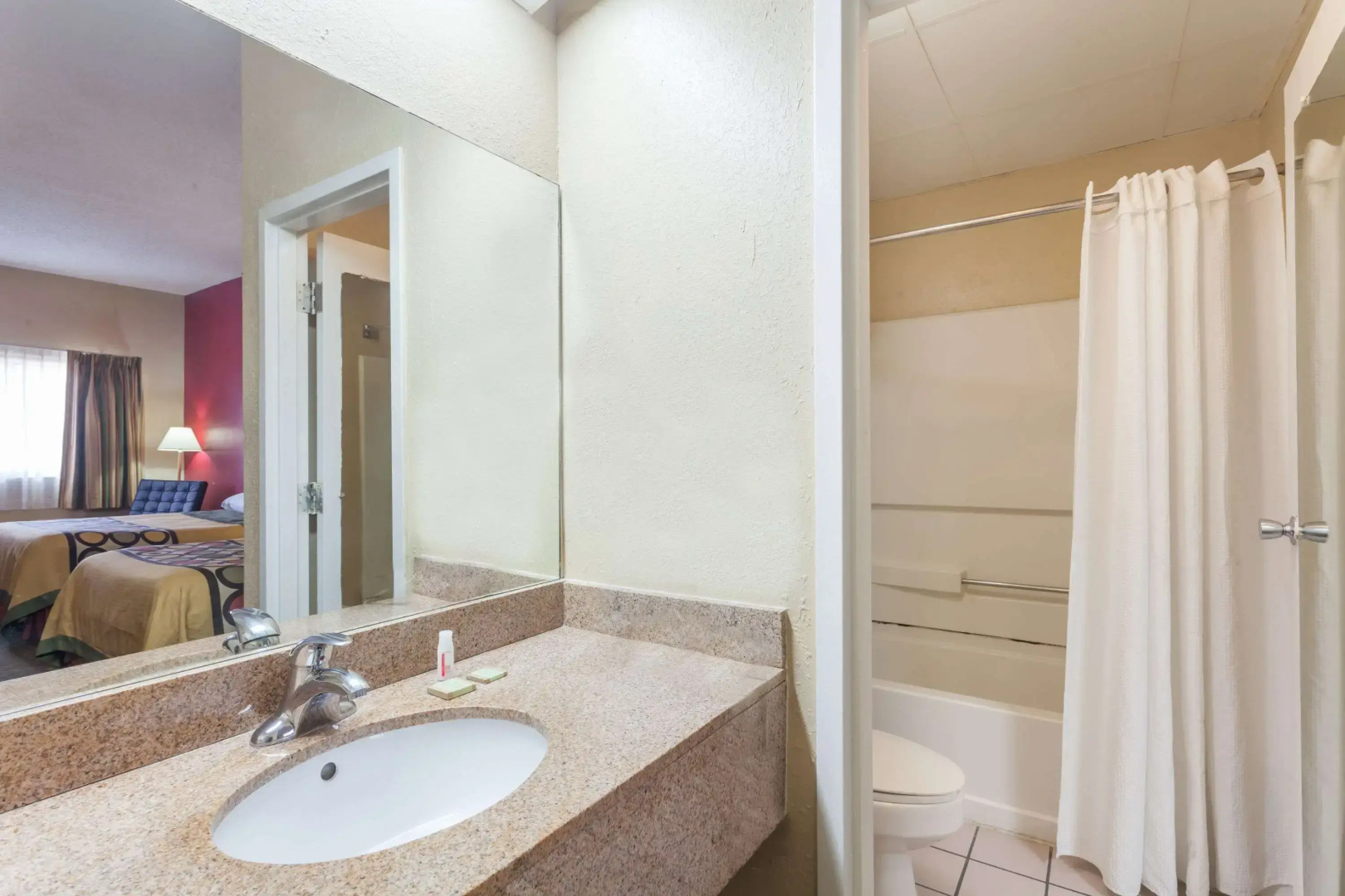 Travelodge by Wyndham Fort Wayne North