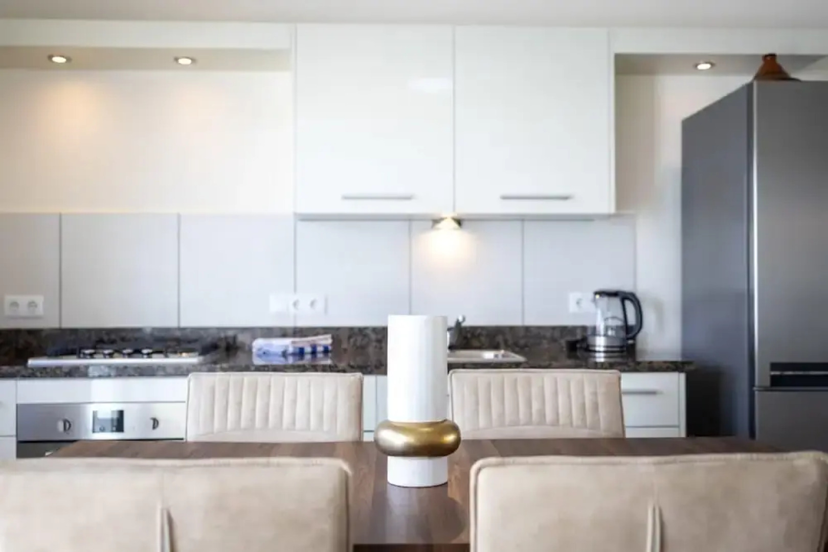 Charming 2BR Apt With Tropical Garden Pool