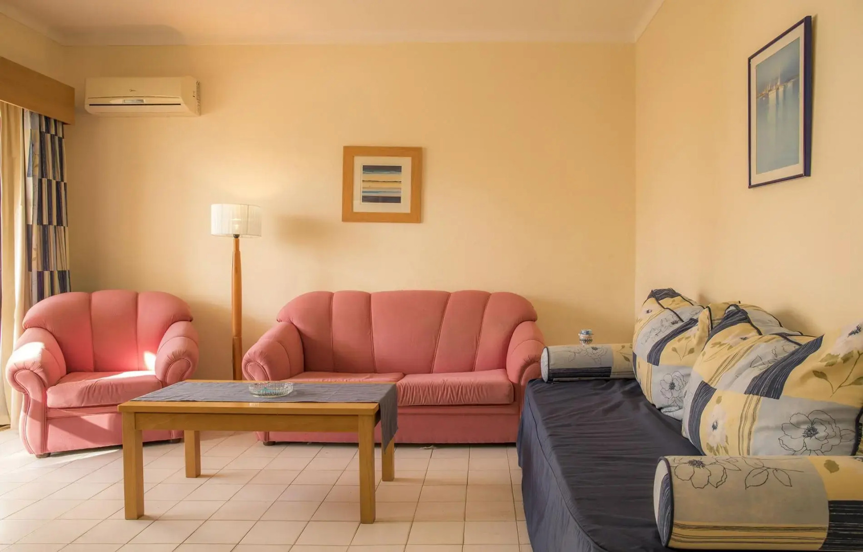 A27 - Secluded Apartment 2 Minutes from the Center