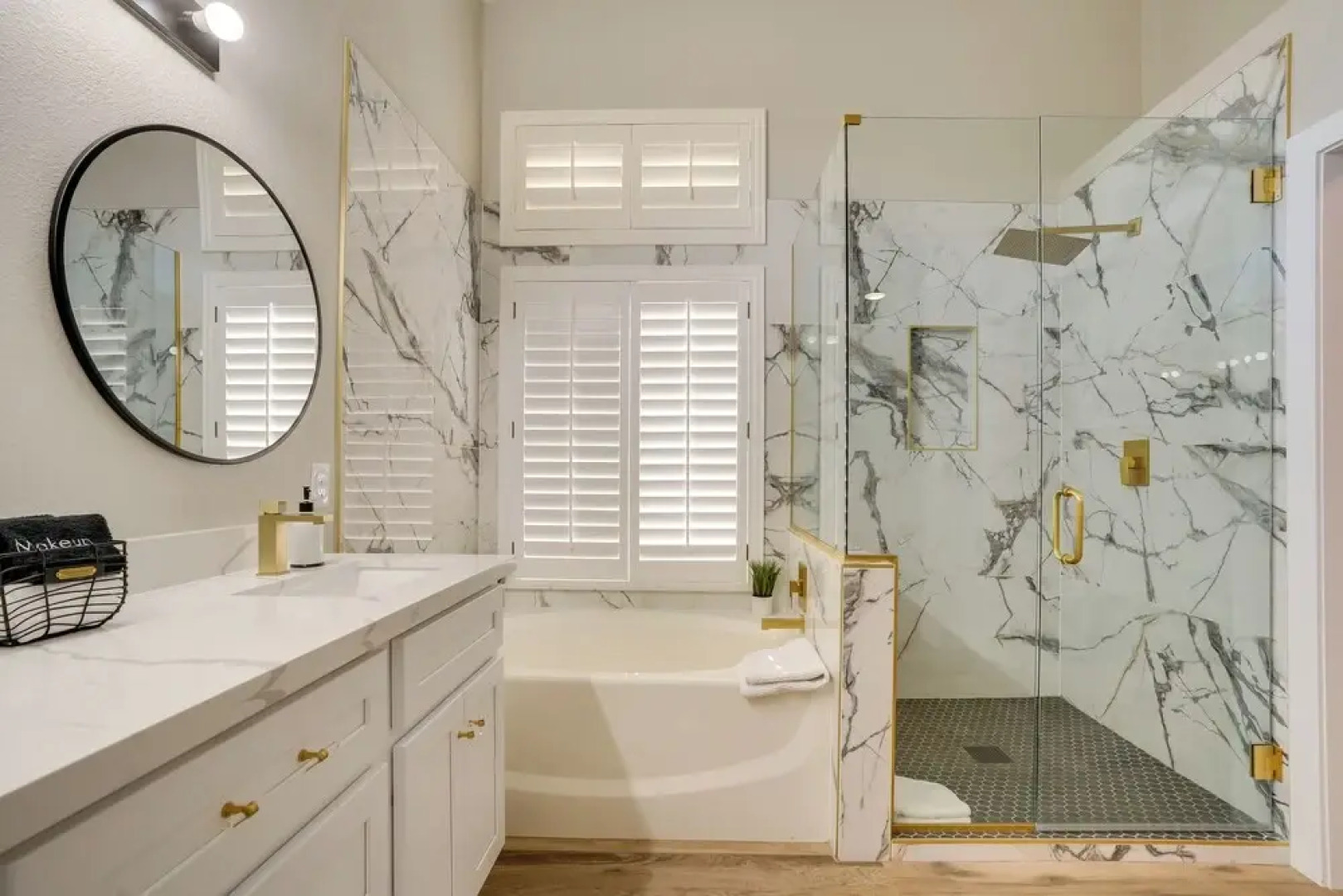 Heated Pool, 2 Mi to Dtwn: Central Peoria Home!