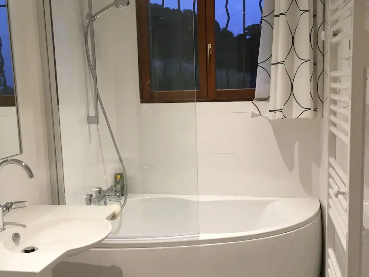 Cozy Holiday Home Near Forest in Lerné