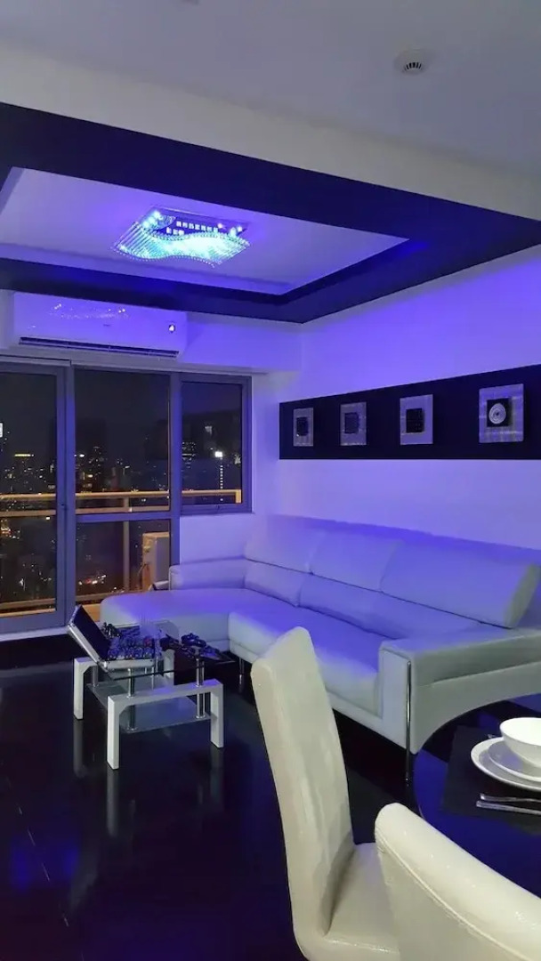 Lower Penthouse Unit in Acqua Residences